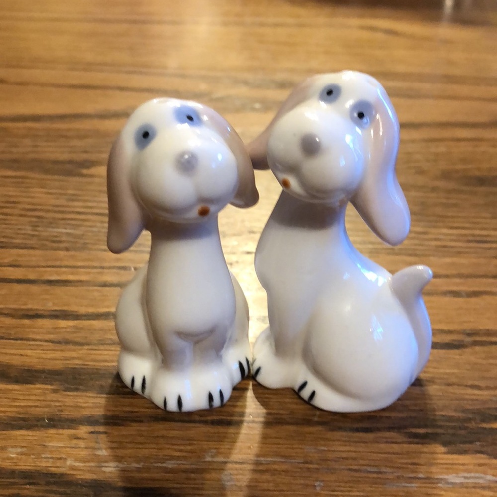 Set of puppy dog salt and pepper shakers exc.cond. 3” tall